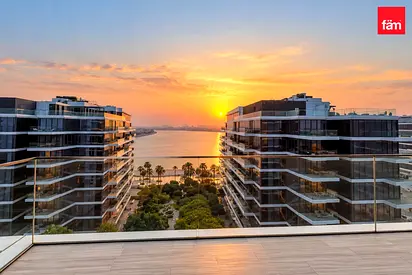 High floor | Spacious | Beach access | Sea view