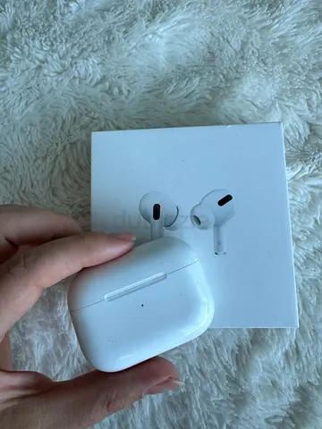 Apple AirPods Pro (1st gen) with wireless charging case - Good condition