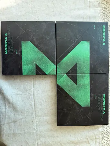 MONSTA X – The Connect: Dejavu (3 Albums) Ver. II & IV + Photocards