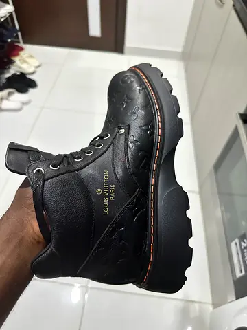 LV BOOT