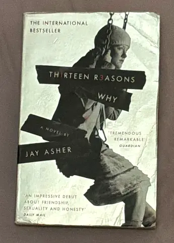 Thirteen Reasons Why by Jay Asher (Paperback)