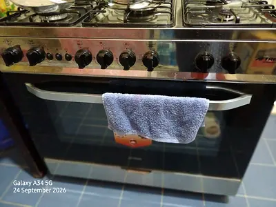 Stainless Steel 4-Burner Gas Cooker with Oven - Good Working Condition