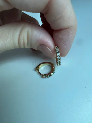 Pandora Gold Huggie Hoop Earrings with Crystals – Excellent Condition (Dubai)