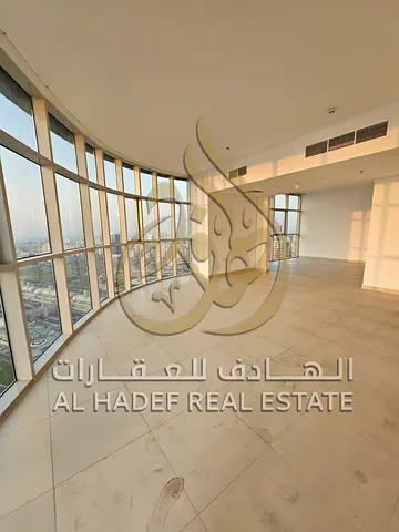 First resident: 3 master rooms and a hall, panoramic sea view, maid’s room, laundry, storeroom, balcony, 5 bathrooms, and 2 parking spaces. Payment in