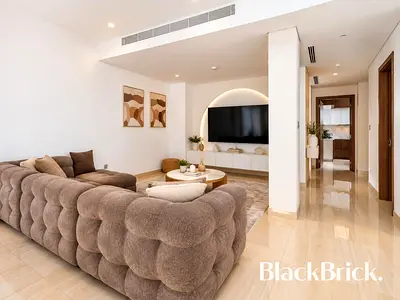 Upgraded & Extended | True Corner | Closed Kitchen