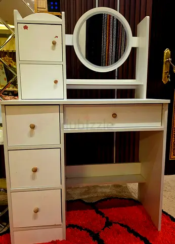 Dressing table