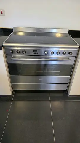 Smeg Brand electric ceramic cooker 90cm