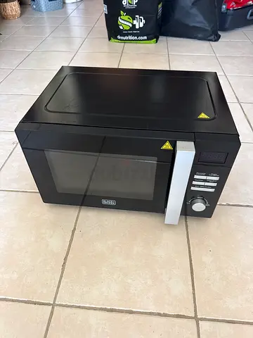 Black Countertop Microwave Oven - Good Working Condition