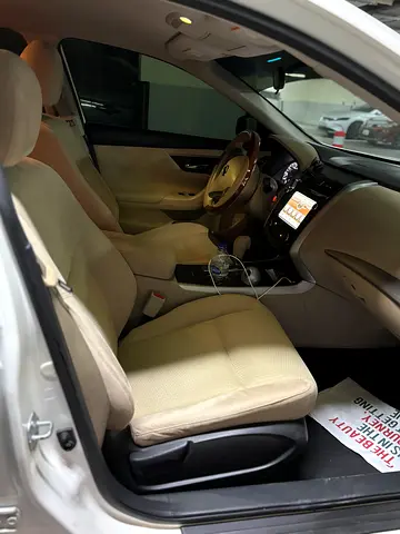 Lady driven 2016 Nissan Altima SV GCC Specs
