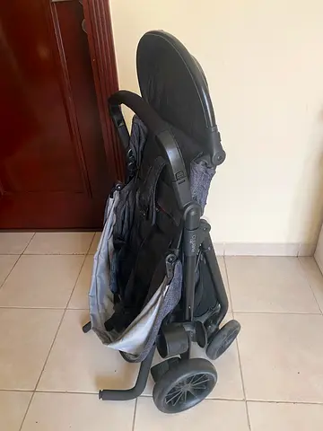 Compact Evenflo foldable baby stroller in good used condition