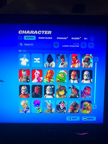 حساب فورت نايت اساسي فيه اشياء نادره و فيه 200 لعبه في ايبيك قيمز و كلهم بفلوس ولا لعبه ببلاش