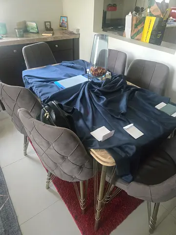 Dining table with 6 upholstered chairs - good condition