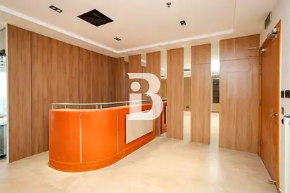 PRIME LOCATION | CLOSE TO METRO| NEWLY RENOVATED