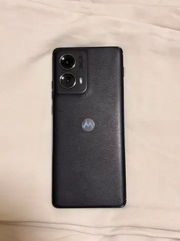 Motorola Edge 2024 5G smartphone - good condition, dual camera, 256gb storage