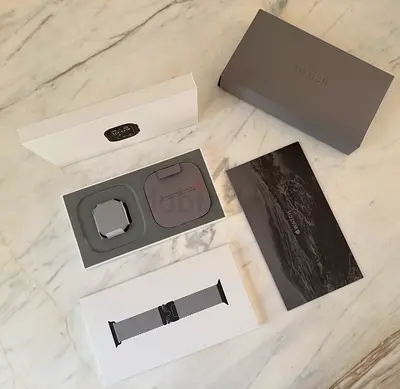 Apple Watch Ultra 2 Black Titanium 49mm + Genuine Apple Titanium Milanese Loop