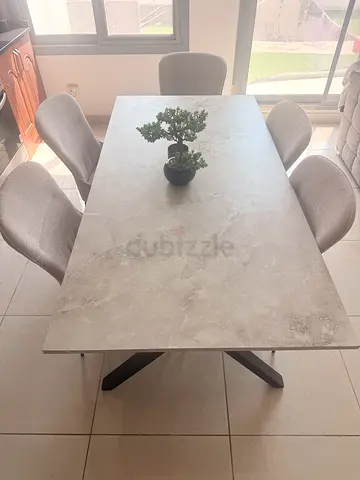 Modern 6-Seater Dining Set - Table + 5 chairs