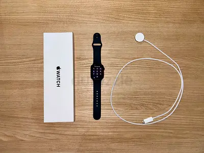 Apple Watch SE 3 44mm with Original Box and Charger (Midnight Black Sport Band). Warranty - 2027.
