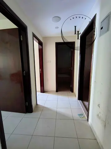 Beautiful 1bhk apartment is available in 38k with balcony and parking free.