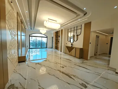 Newly upgraded spacious apartment with Park view