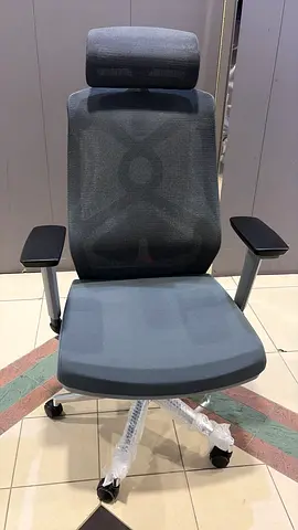Grey Ergonomic Office Chair – Adjustable 4D Arms