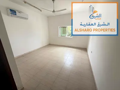 Largest ground-floor studio in Al Muwaihat 3, with easy access to Sharjah and Dubai. Separate kitchen.