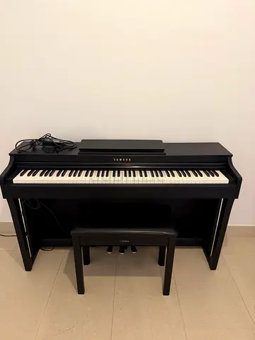 Yamaha piano with bench - full-size 88 keys, black