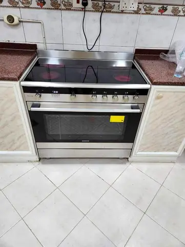 IQ700 Latest model Siemens brand 90x60cm Electric ceramic cooker Very Neat and clean piece Perfect