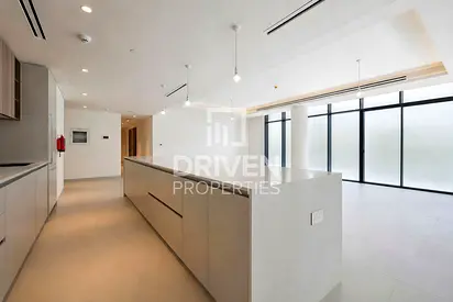 Corner Unit | Spacious | Premium Apartment