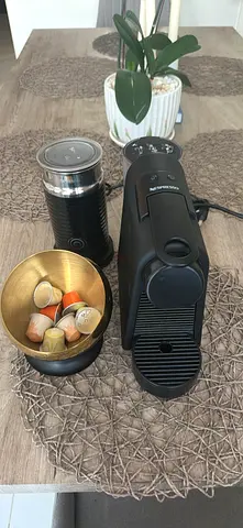 Nespresso Capsule Machine with Aeroccino Milk Frother — Good Working Condition