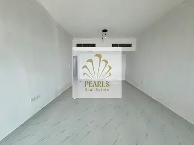 شقة غرفتين وصالة واسعة مجددة بالكامل في أبراج الهورايزون عجمان | 3 حمامات وخزائن بالحائط ومطبخ كبير وبلكونة بإطلالة مميزة وباركنج
