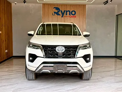 2021 Toyota FORTUNER — фото 3