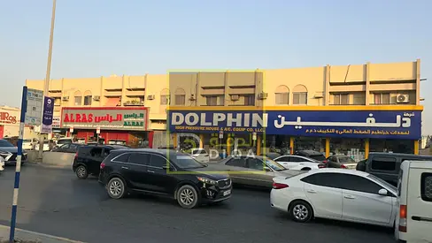 شقة للايجار الصناعية الخامسة الشارقة تصلح سكن عائلى وسكن اعزب