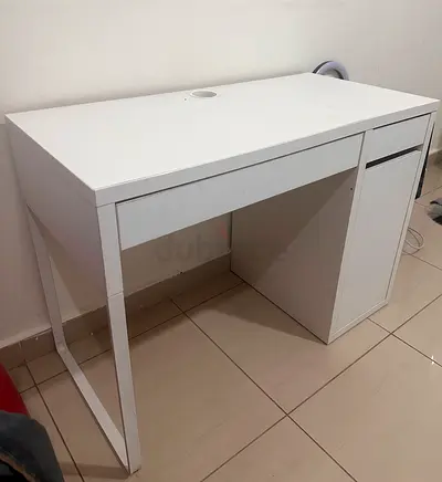 White computer desk ikea with drawer and cable hole - good condition