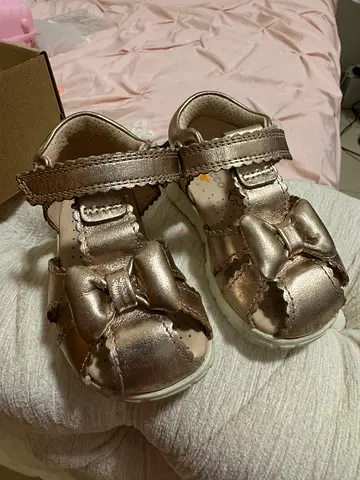 Little girl's leather bow ECCO sandals - size 22, gently used
