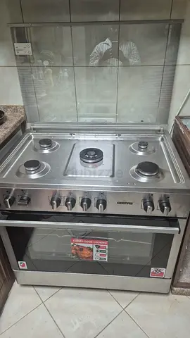 Geepas 5-Burner Stainless Steel Gas Cooker with Oven - Good Condition