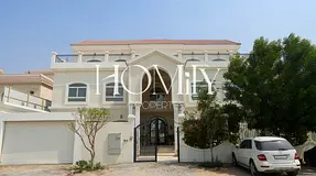ELEGANT DESIGN | MODERN VILLA | PRIVATE GARDEN
