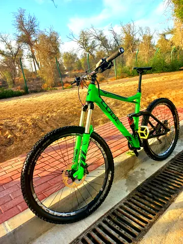 Full suspension mountain bike