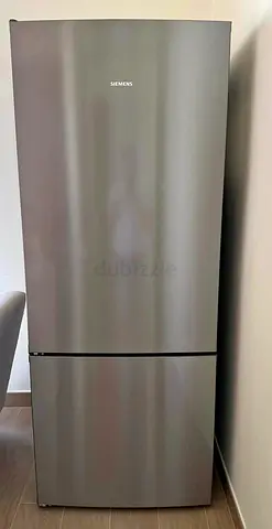 Siemens Stainless Steel Bottom-Freezer Fridge - Good Condition