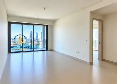 Modern Waterfront Apartment with Stunning Skyline