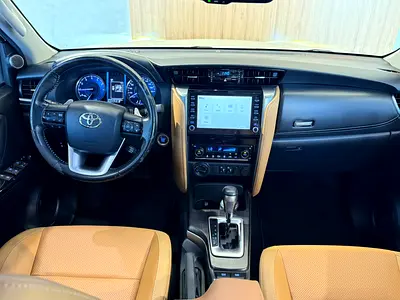 2021 Toyota FORTUNER — фото 8
