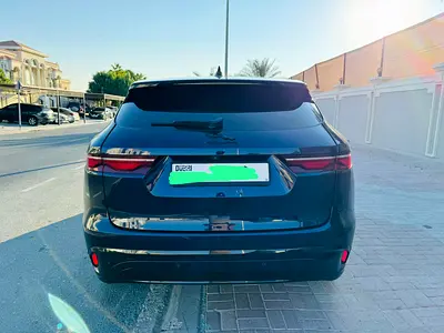 2024 Jaguar F-PACE photo 2