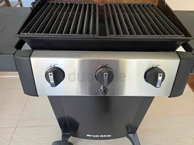 3-Burner Outdoor Gas BBQ Grill with Cast Iron Grates excellent condition working perfectly