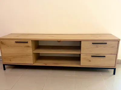 MODERN NATURAL OAK WOOD FINISH TV UNIT WITH STORAGE LIKE NEW PRICE NEGOTIABLE