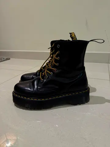 Black leather dr Martens combat boots, sturdy chunky sole — size on picture