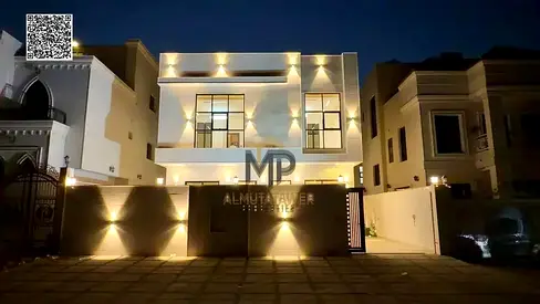 Directly from the owner: A villa featuring high-end, custom finishes. The price includes registration and ownership fees, as well as electricity and w