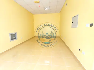 Chaper price shop available for rent in Muwaileh