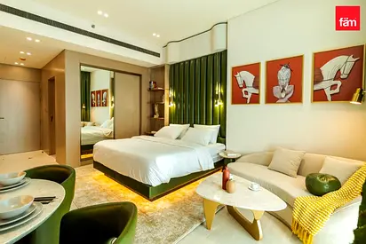 Spacious apt, Burj Khalifa view, near metro!