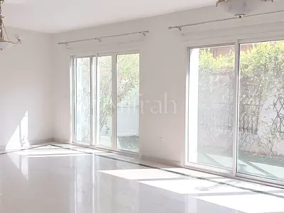 COMPOUND VILLA | PRIVATE GARDEN | VACANT