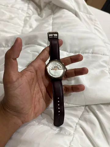 Used brown leather strap men's wristwatch