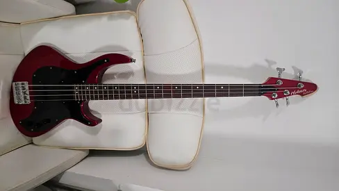 Hohner HRB Standard 4-String Bass Guitar (Metallic Red)
